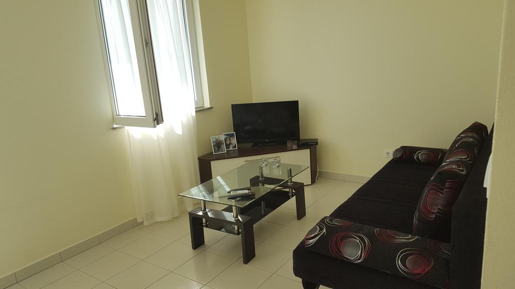 Apartments And Rooms Kod Mate Tribanj-Kruscica Exterior photo
